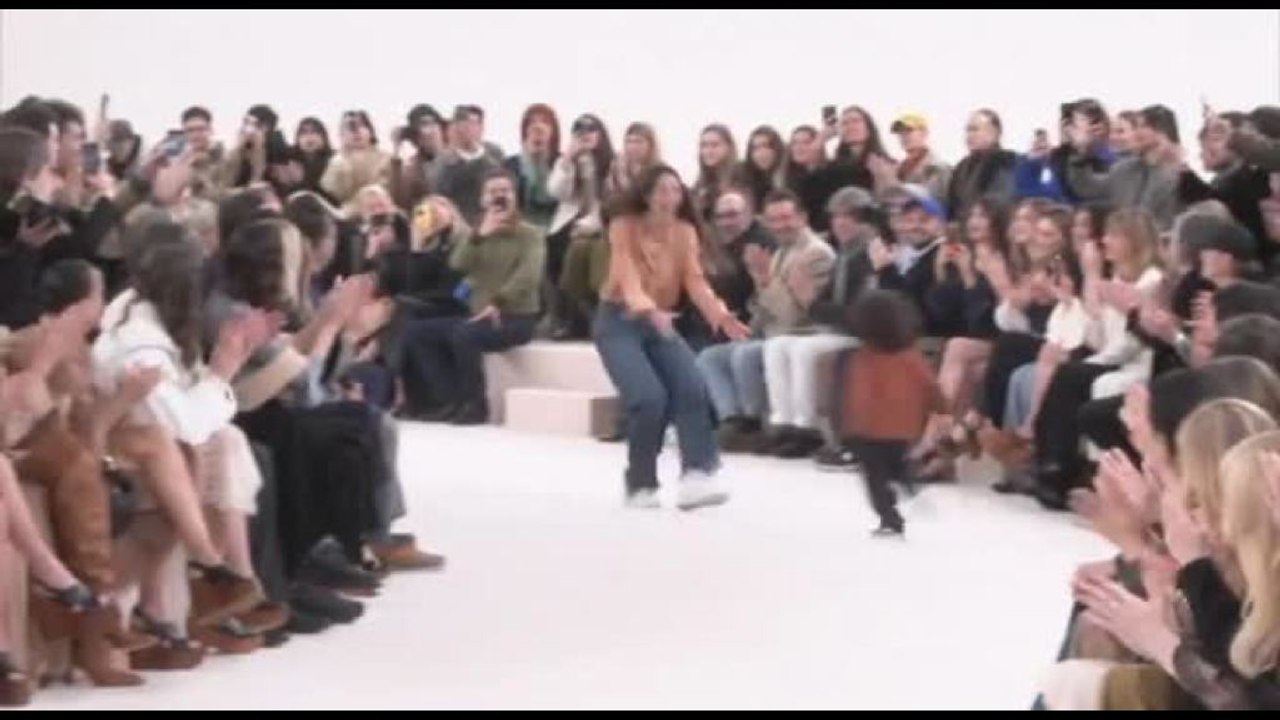 L'invasione di passerella a Parigi del figlio della stilista Kamali