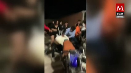 Graban violenta riña entre jóvenes en Mixquiahuala, Hidalgo, al menos uno llevaba arma de fuego