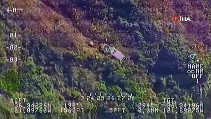 Aracıyla yuvarlanıp mahsur kaldığı 400 metrelik uçurumdan bir bez parçası sayesinde kurtuldu