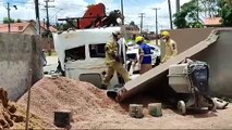 Tragédia! Cabine se solta de caminhão, bate forte contra muro e mata motorista em avenida na RMC