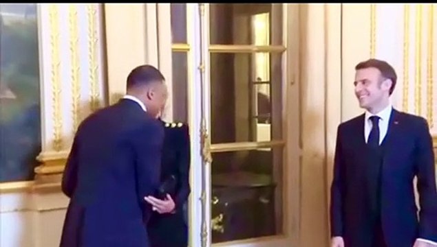 Si c'était un dîner pour tenter de le retenir? Non pas du tout , a clairement indiqué Emmanuel Macron ce jeudi en marge de l'inauguration du village olympique pour #Paris2024 en Seine-Saint-Denis.