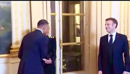 Si c'était un dîner pour tenter de le retenir? Non pas du tout", a clairement indiqué Emmanuel Macron ce jeudi en marge de l'inauguration du village olympique pour #Paris2024 en Seine-Saint-Denis.