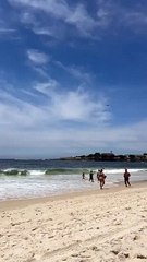 Na véspera da Recopa, torcedores da LDU provocam Fluminense com faixa em avião; veja