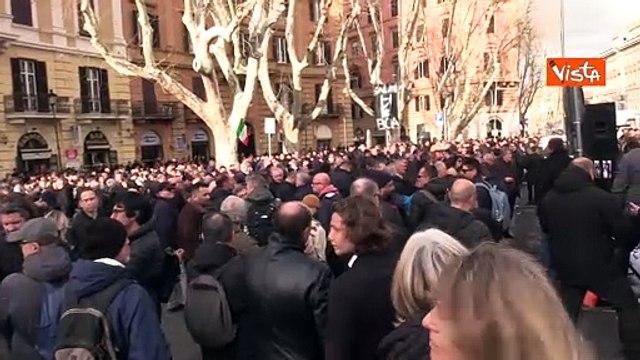 La protesta degli Ncc davanti al Ministero delle Infrastrutture e dei Trasporti, le immagini