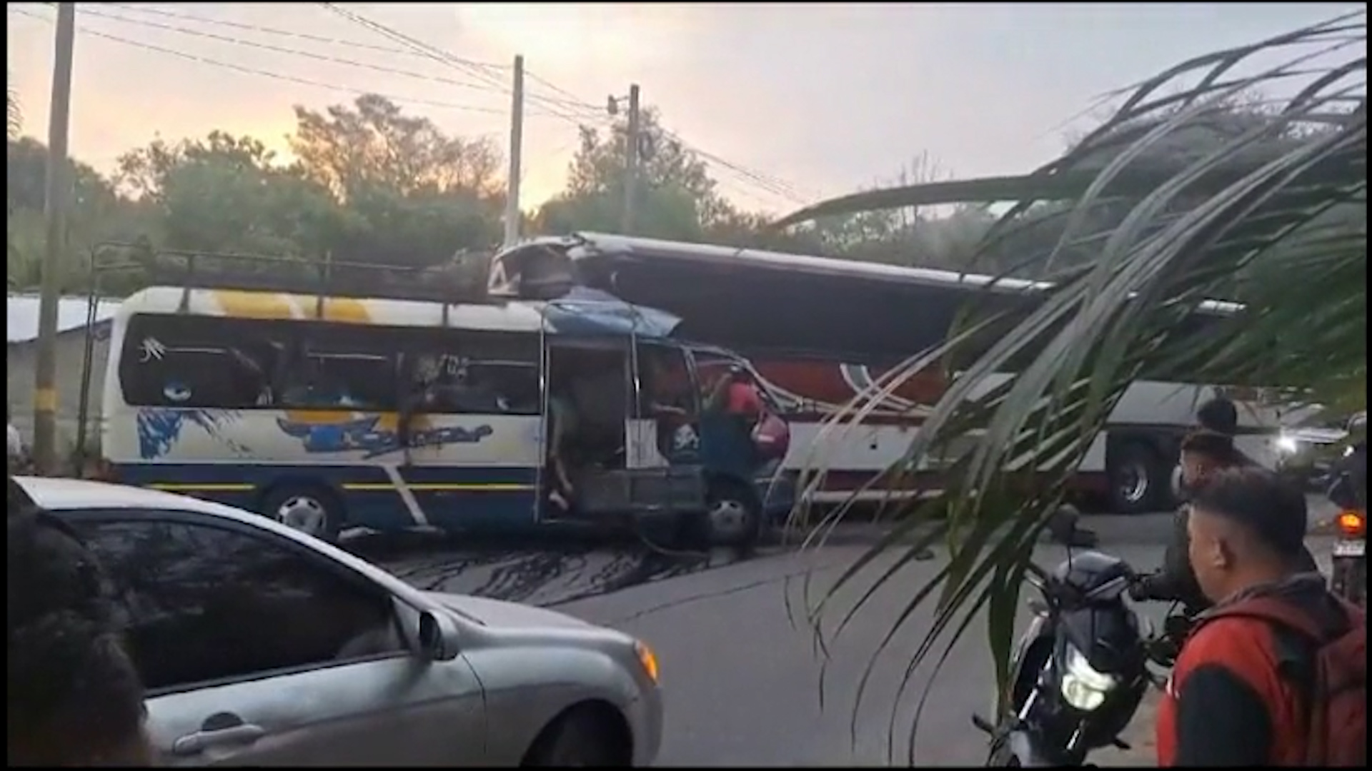 17 muertos y 14 heridos tras un grave accidente entre dos autobuses en Honduras
