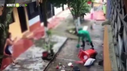 Embarazada agrede a empleada de empresa de aseo