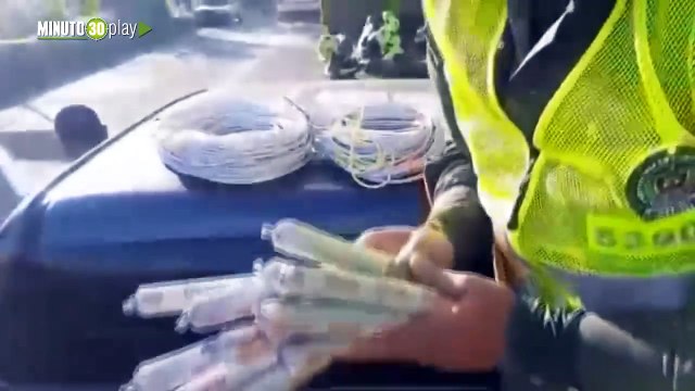 Qué peligro Un hombre transportaba en una camioneta barras de explosivo