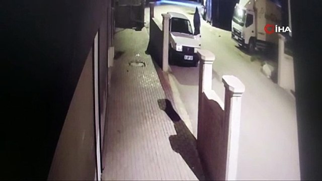 Çaldıkları aracın yakıtı bitince yenisini çalan hırsızlar tutuklandı