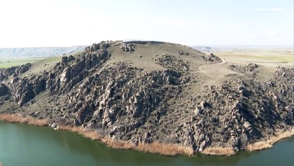 فيديو: اكتشاف مدهش ومهم في تركيا.... لوح طيني قديم بكتابة مسمارية يعود للإمبراطورية الحيثية