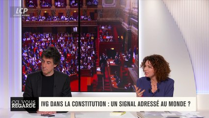 Ça vous regarde - IVG dans la Constitution : un signal adressé au monde ?