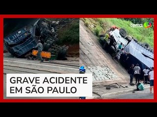 Motorista morre após carreta cair de viaduto no Rodoanel, em SP