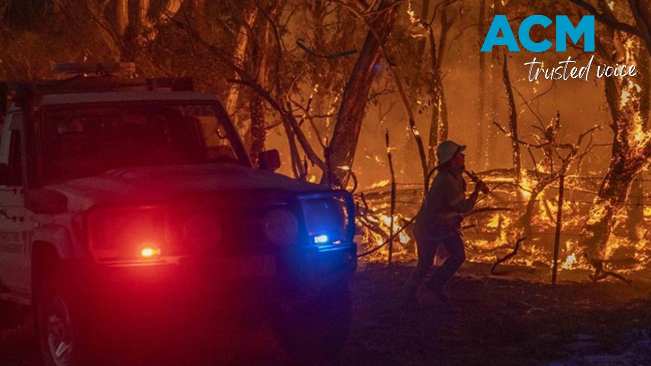 More Ballarat residents leave as authorities renew dire warning