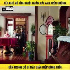 Review Phim - Tên Khờ Vồ Tình Nhặt Nhầm Cái Vali Trên Đường, Bên Trong Có Bí Mật Gián Điệp Động Trời