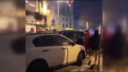 Descargar video: Kerem Aktürkoğlu trafikte tartışma yaşadı: Sen milli takım oyuncususun