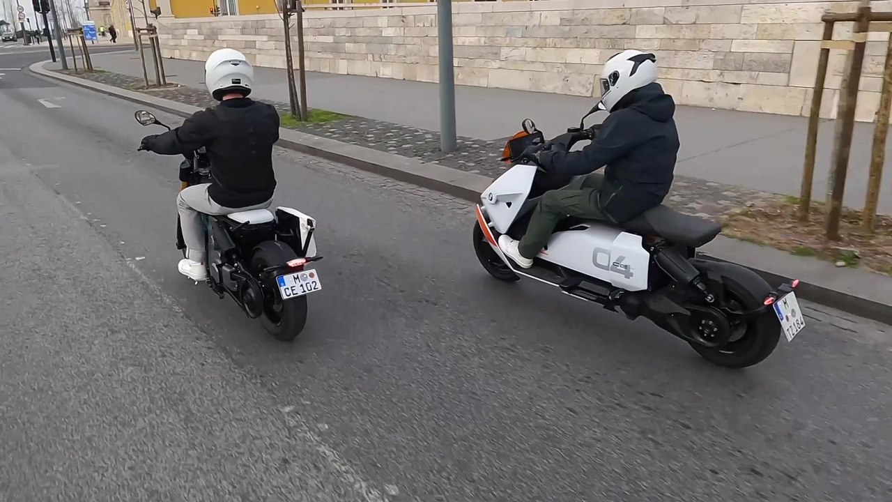 Der neue BMW CE 02 - TFT-Display, USB-C-Ladebuchse und Connectivity-Lösungen