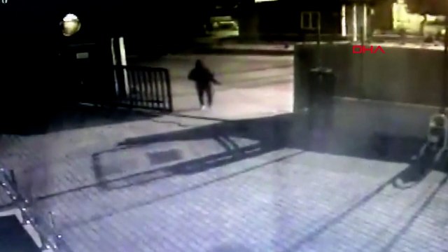 Polis merkezine pompalı tüfekle ateş açtı