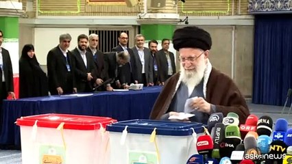 Urne aperte in Iran, il leader supremo Khamenei tra i primi a votare