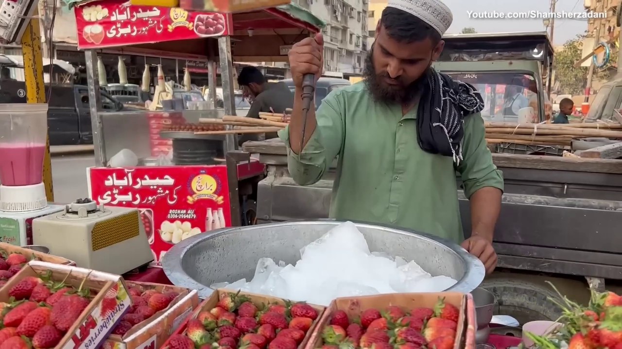 The Most Refreshing Strawberry Milkshake | Famous Street Drink of ...