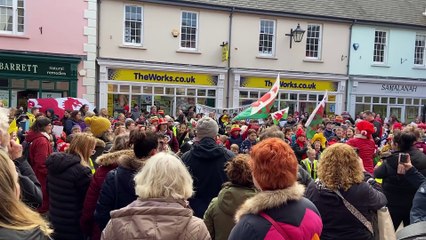 Brecon schoolchildren sing Yma o Hyd on St David's Day