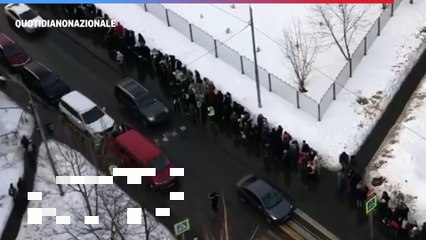 Download Video: Funerali di Navalny, coda di un chilometro fuori dalla chiesa