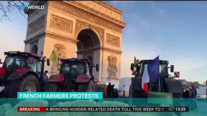 Vean como los agricultores franceses paralizan el tráfico en París contra la Agenda 2030