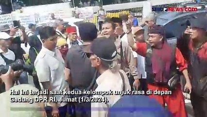 Massa Pendukung dan Tolak Hak Angket Bertemu di Depan DPR, Sempat Ricuh