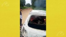 Moradores encontram corpo carbonizado dentro de carro em chamas