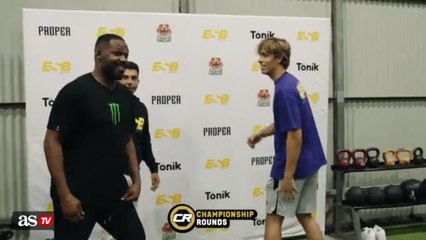 Descargar video: Jon Jones breaks the internet by kicking a fan