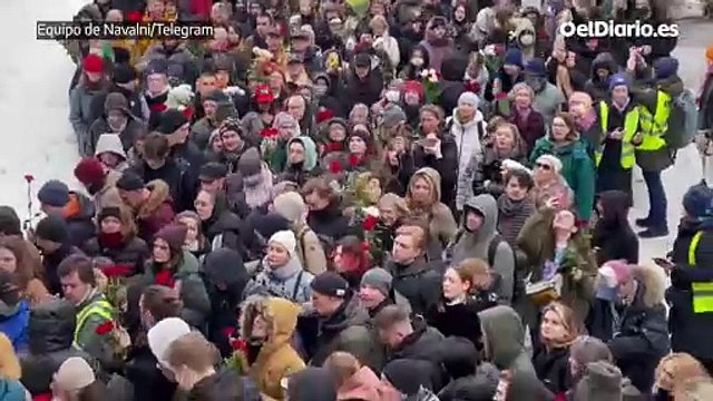 Miles de rusos acuden al funeral de Navalni en Moscú