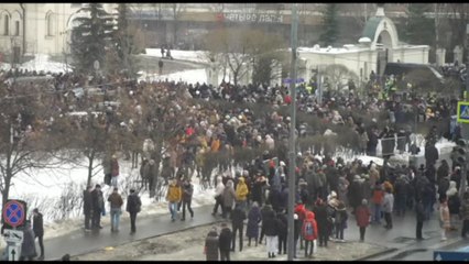 In centinaia ai funerali di Navalny a Mosca: "È un martire"