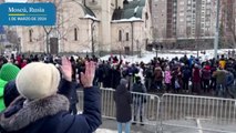 Miles de personas acuden al funeral del opositor ruso Alexei Navalni