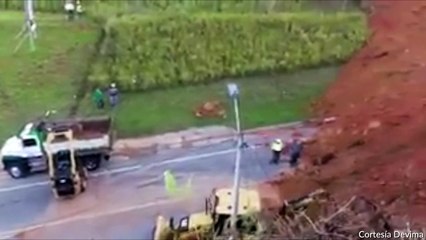 02-01-18 200 metros cubicos de tierra han removida de la via al occidente