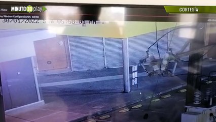 Muy descarado Quiso robarse una moto pero como no le prendió la dañó y la dejó abandonada