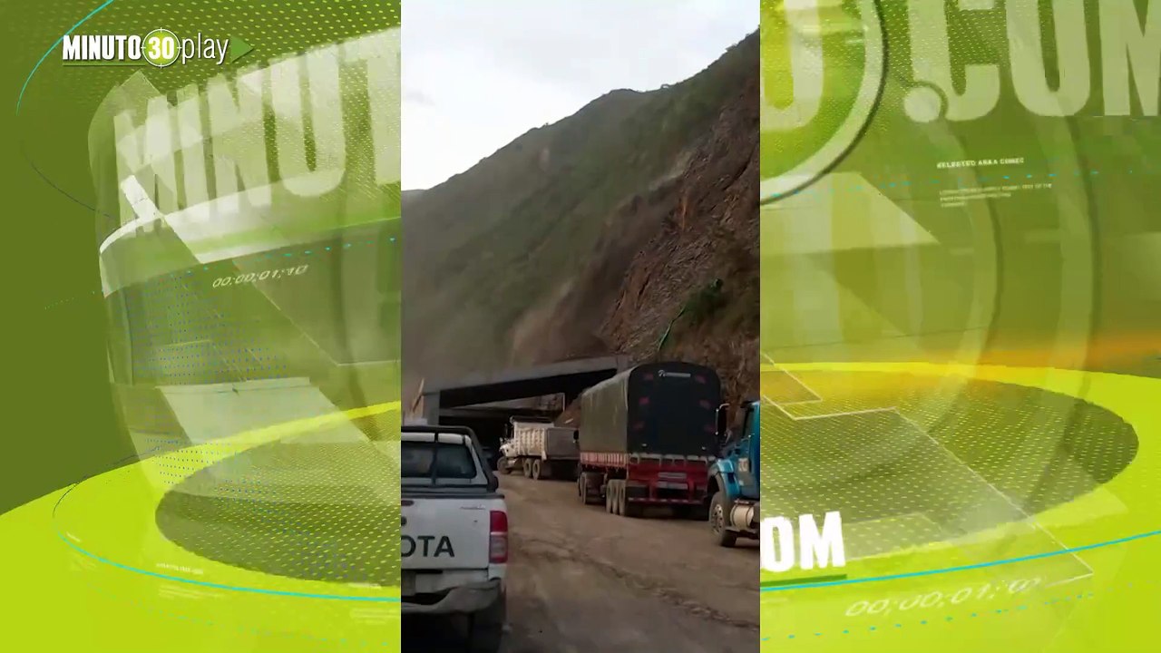 Momento exacto del derrumbe en la vía Uramita-Dabeiba