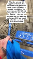 Commessa si licenzia e dà l'uniforme alla cliente Dillo al mio capo