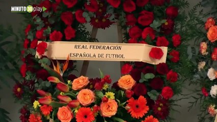 El féretro con los restos del exfutbolista Amancio Amaro