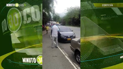 Cierran entrada del barrio Navarra comunidad pide acciones tras 12 viviendas afectas por derrumbe