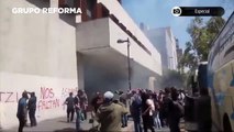 Protestan normalistas y vandalizan sede de SRE