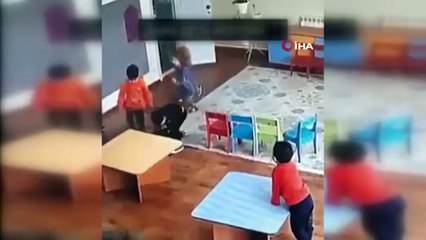 Kazakistan’da akran zorbalığı! Arkadaşlarını yere devirip üzerinde zıpladılar