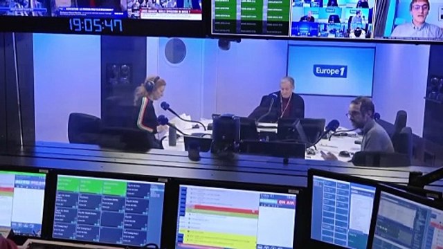 Funérailles d'Alexei Navalny : des milliers de personnes rassemblées près de l'église, 45 personnes arrêtées