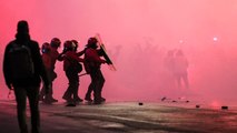 Radicales del Athletic se enfrentan a la Ertzaintza en San Mamés