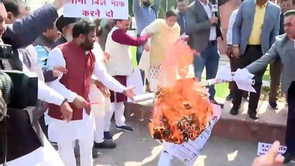 Delhi Vidhansabha में क्यों हो रहा इतना ज़ोरदार Protest_ _ Jarnail Singh _ Dilip Pandey _ Sanjeev Jha