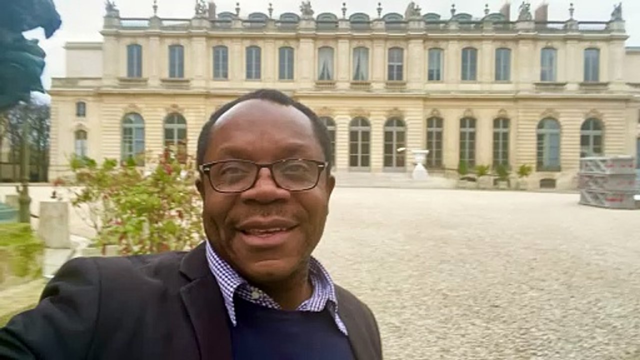 #Vendredi c’est #Bourbon ! Pas le célèbre alcool… Le palais Bourbon est le bâtiment qui abrite depuis 1879 l'Assemblée nationale française, et derrière la résidence de la présidente de ladite assemblée.