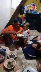 nakikipag agawan kay lolo nya