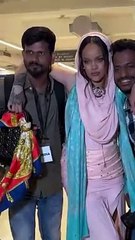 सिंगर रिहाना ने किया दो लड़कों के साथ ऐसा काम