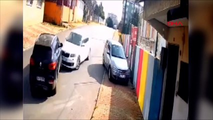 Sultanbeyli'de ilginç kaza kamerada