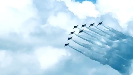 2024 Singapore Airshow: Jets paint the sky with beautiful trails while streaking through it