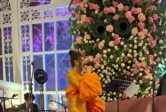 Anant-Radhika Pre-Wedding में नहीं चला जावेद अख्तर की बहू के सुरों का जादू, लोग बोलें- माहौल बिगाड़ दिया