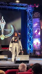 ياسمين على تغني "نقابل ناس" بأداء رائع من افتتاح مهرجان المركز الكاثوليكي للسينما.