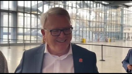 Il candidato di punta del Pse Nicolas Schmit canta Bella ciao